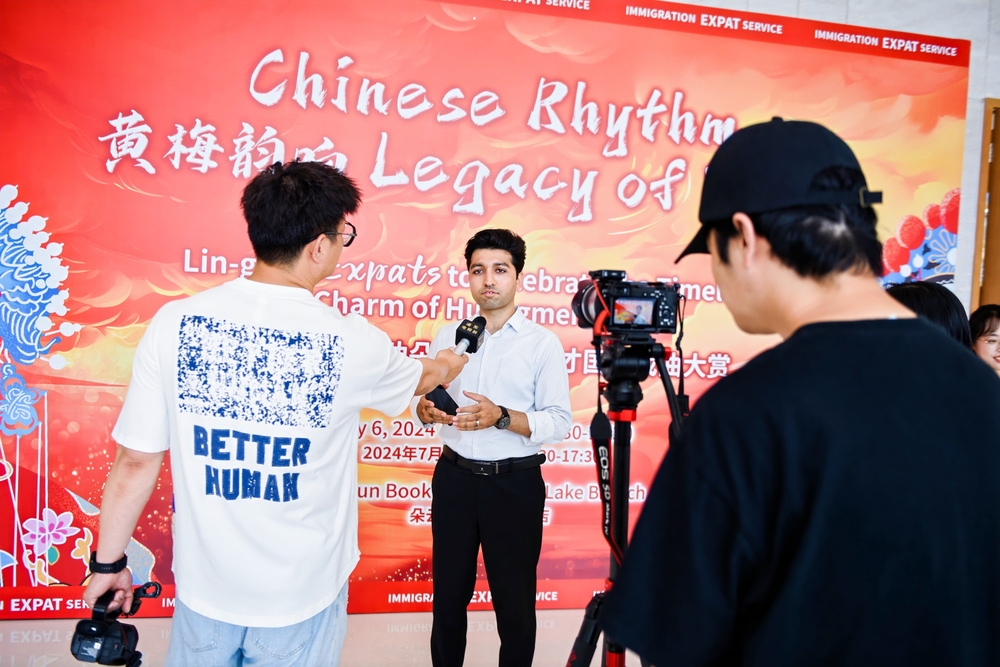 20240710065255975300.jpg 现场采访环节